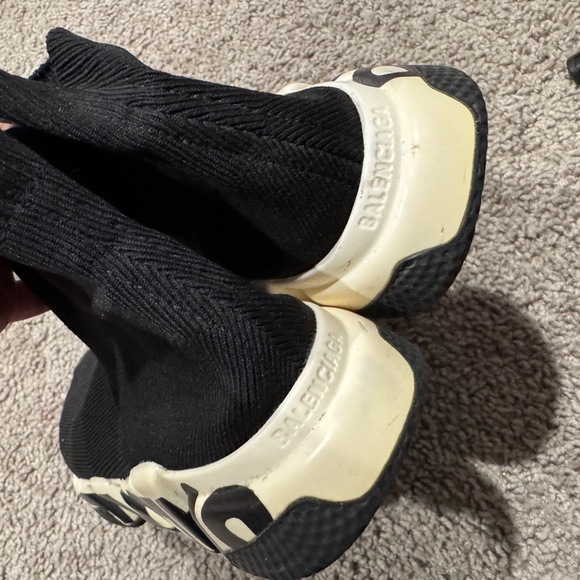 Black sneakers - Picture 3 of 5